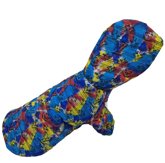 Chaqueta para perro inspirada en un elegante diseñador